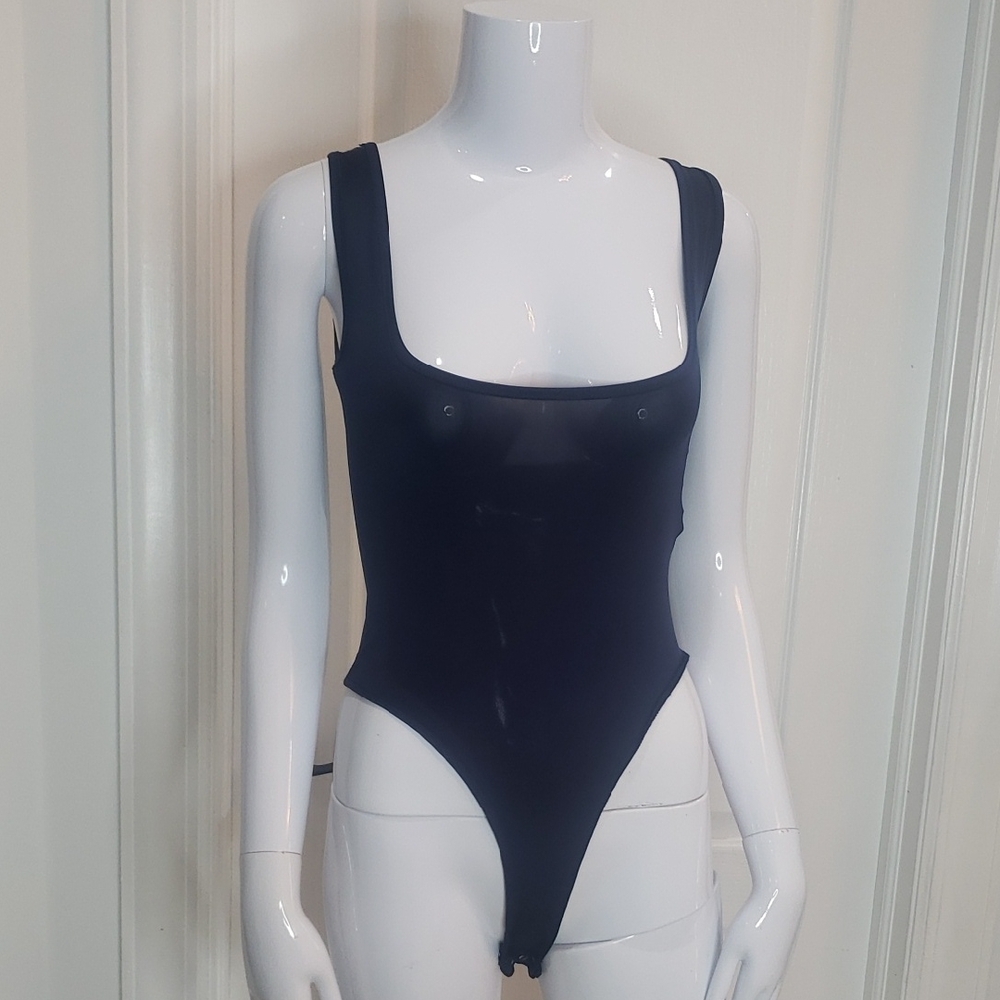 Pretty Little Thing Scoup Neck Navy Slinky Bodysuit NWT Size 4